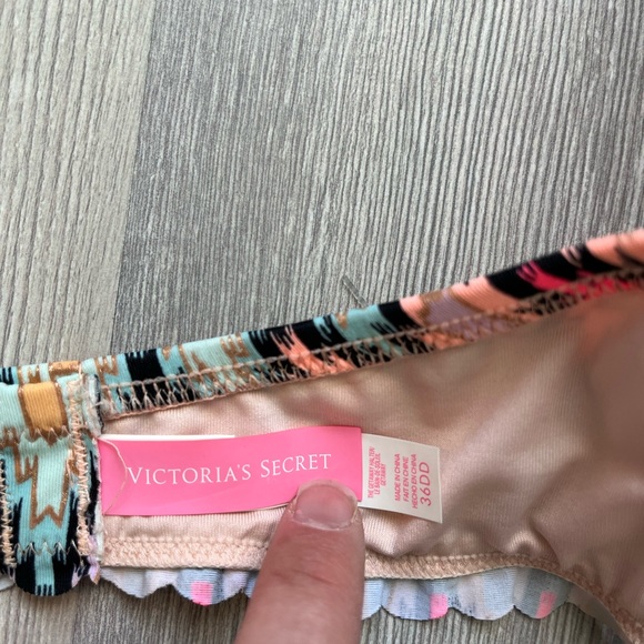 Victoria’s Secret Ikat get away halter 36DD bikini top - Picture 5 of 9